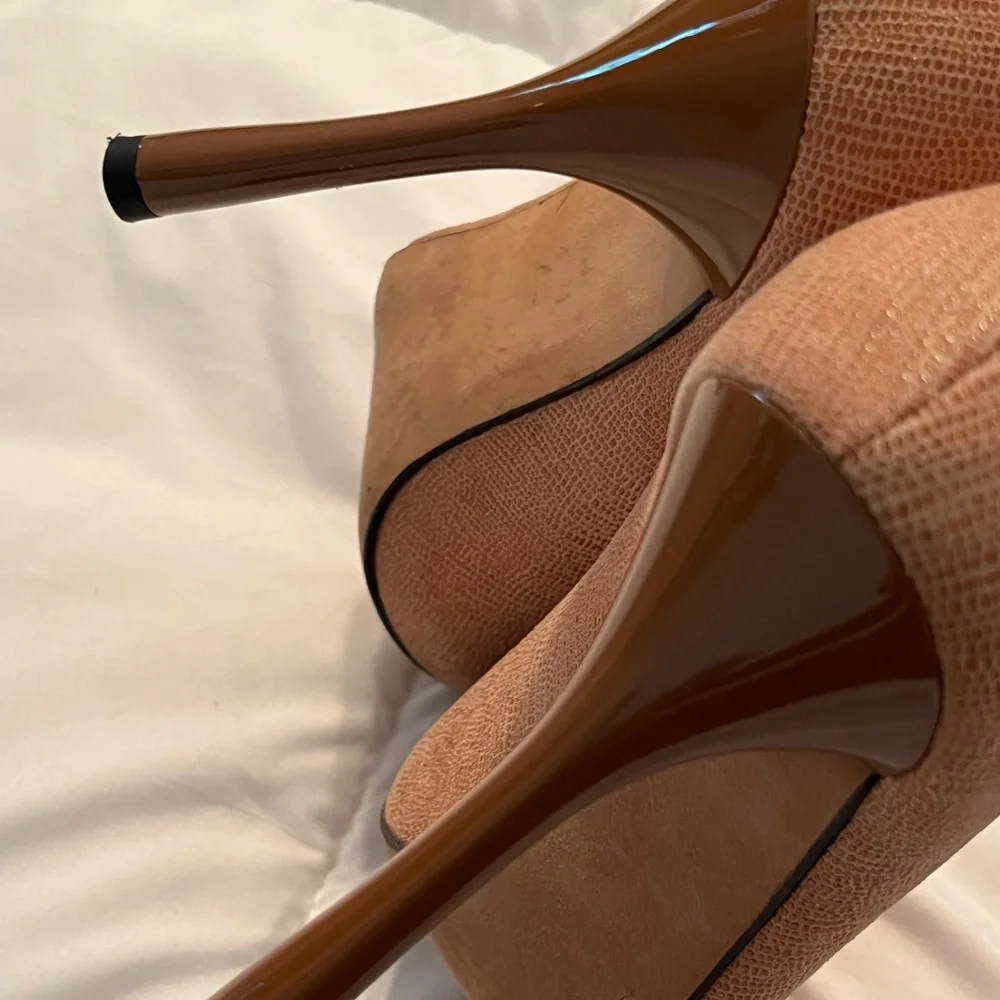 Stuart Weitzman Tan Peep Toe Heel 8M